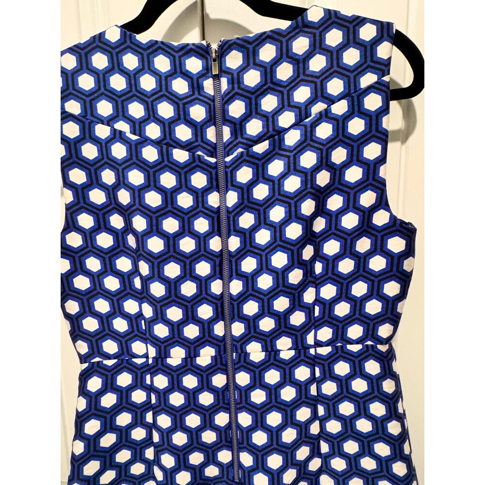Diane Von Furstenberg "Carrie" Blue & White Hexagon Dress, Size 4 - Picture 2 of 5
